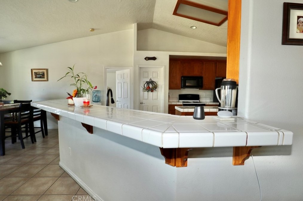 11960 10th Ave, Hesperia CA  92345-1736 exterior