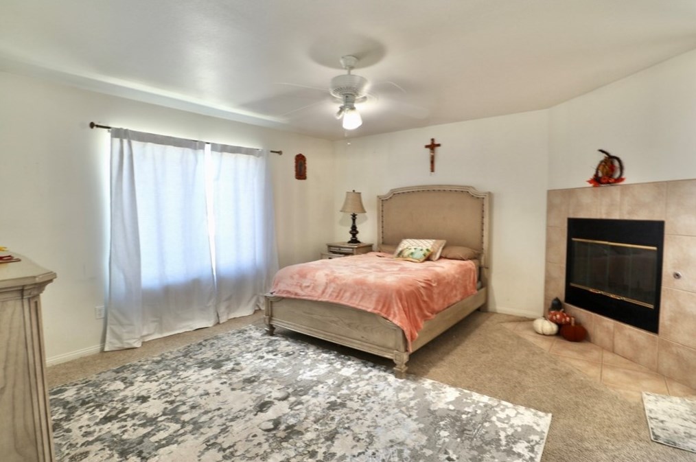 11960 10th Ave, Hesperia CA  92345-1736 exterior