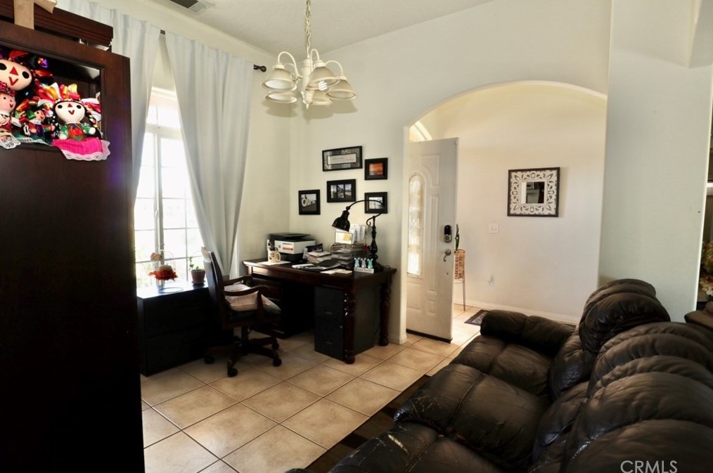 11960 10th Ave, Hesperia CA  92345-1736 exterior