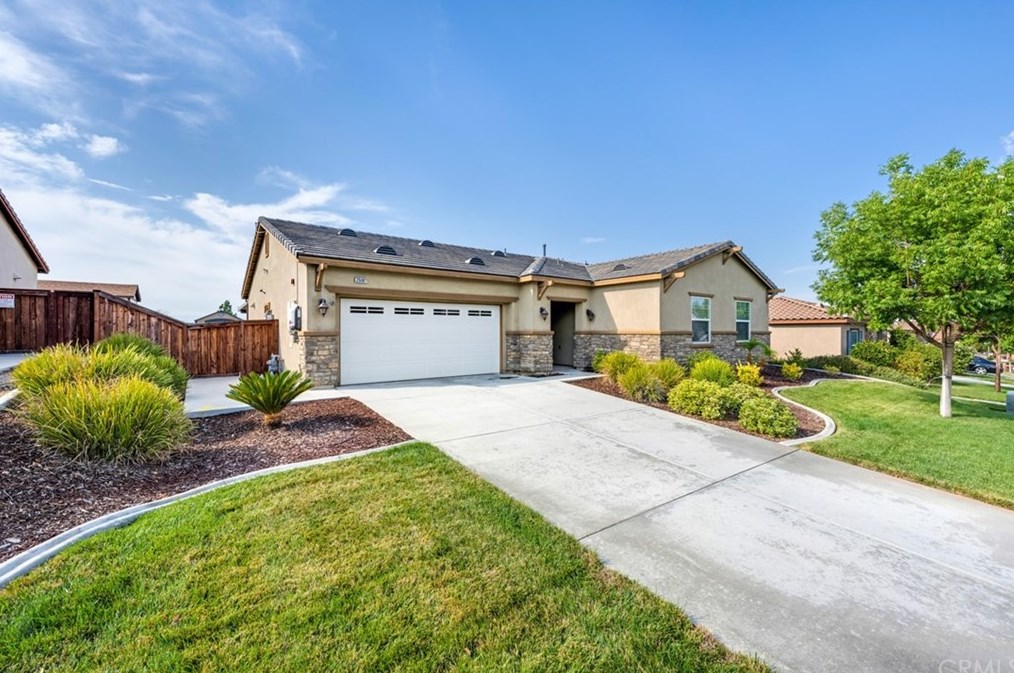 25087 Roadrunner Ln, Moreno Valley, CA 92557-6549