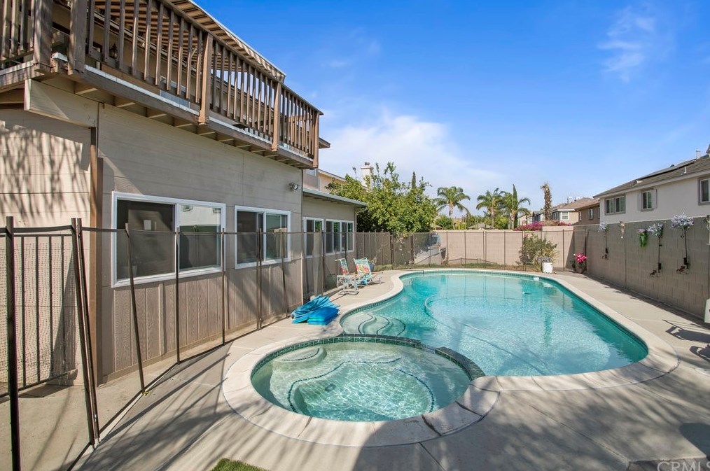 15215 Bluffview St, Fontana, CA 92336-4417
