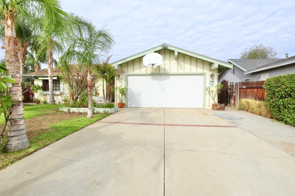 23587 Gary Ct, Moreno Valley, CA 92557-8152