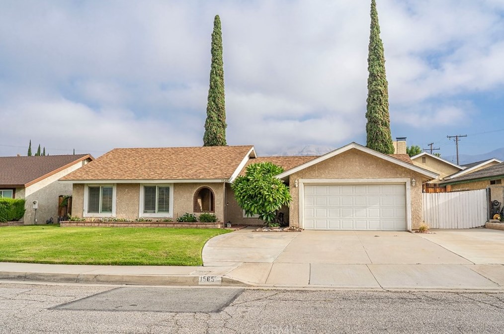 1565 Buckeye St, Highland, CA 92346-3295