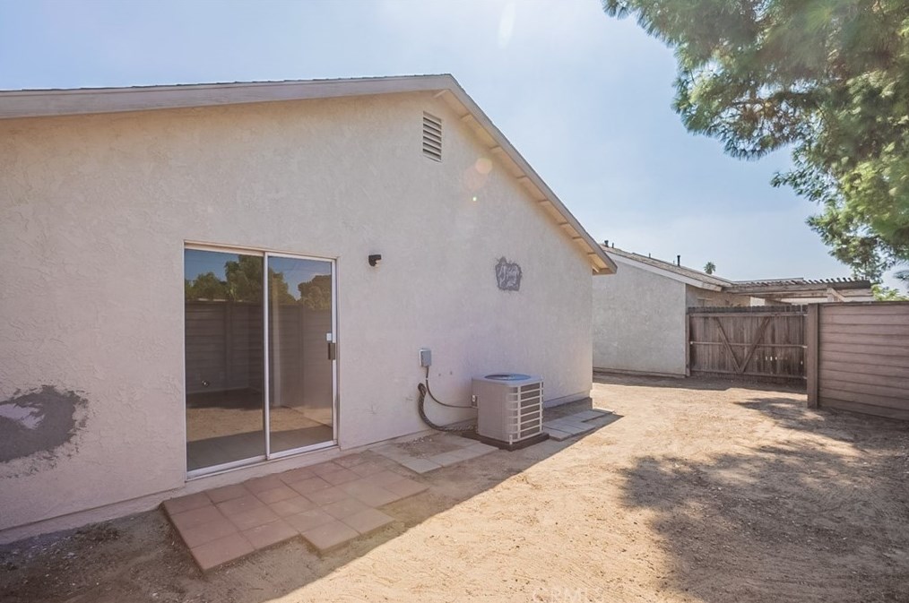 15957 Randall Ave, Fontana CA  92335-2017 exterior