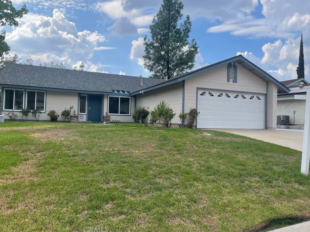 3361 Lynwood Dr, Highland, CA 92346-1873