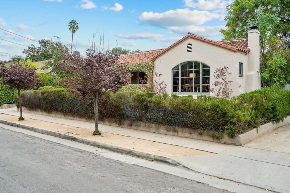 270 Clinton St, Pasadena, CA 91103-2929