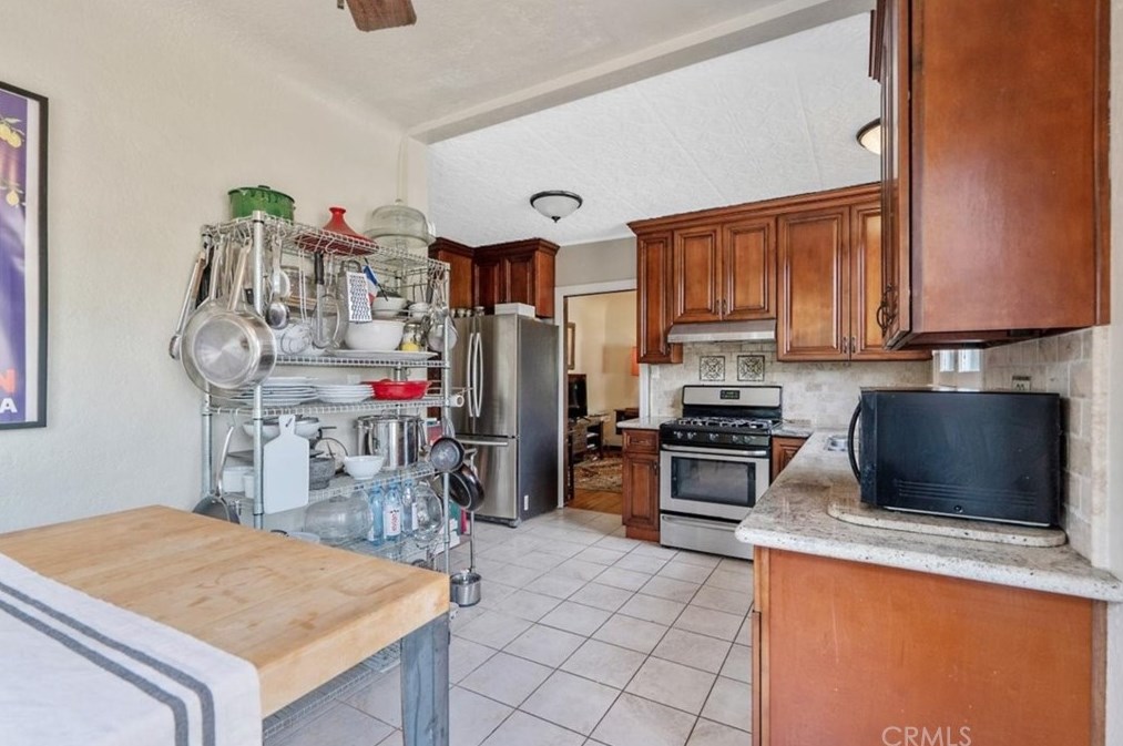 270 Clinton St, Pasadena CA  91103-2929 exterior