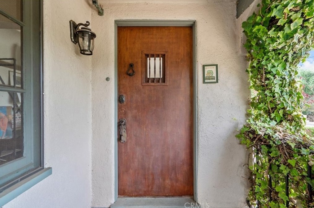 270 Clinton St, Pasadena CA  91103-2929 exterior