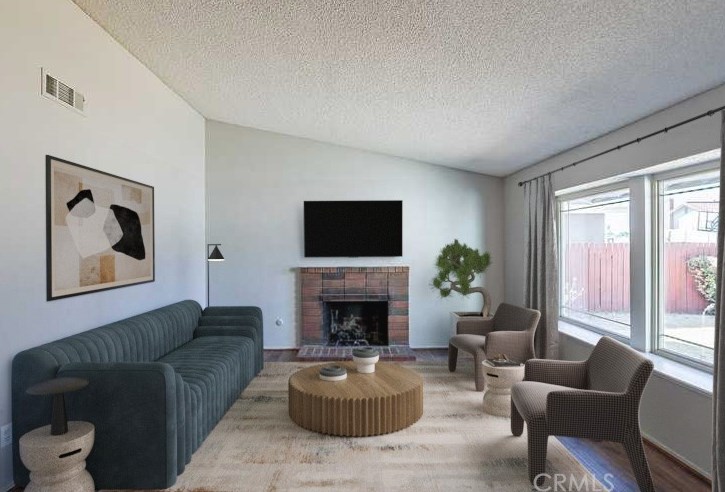 1473 James St, Bloomington, CA 92316-1335