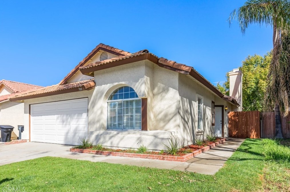 700 Spinnaker Dr, Perris, CA 92571