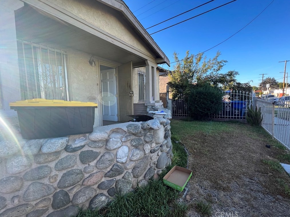 6563 Kansas Ave, Los Angeles, CA 90044-3644