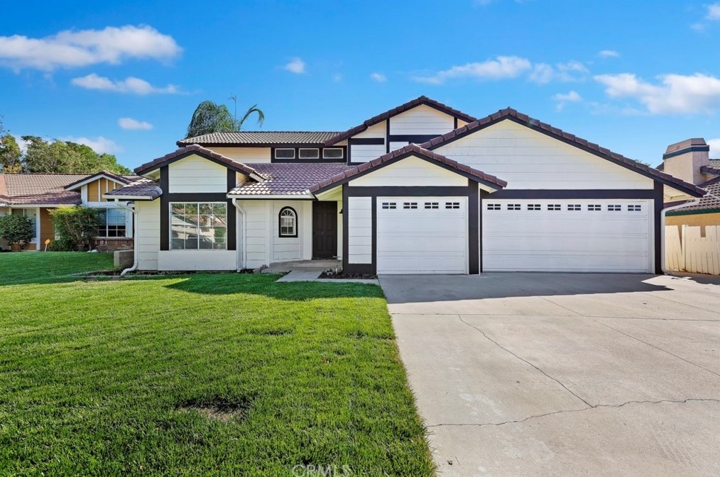 44163 Galicia Dr, Hemet, CA 92544-9122
