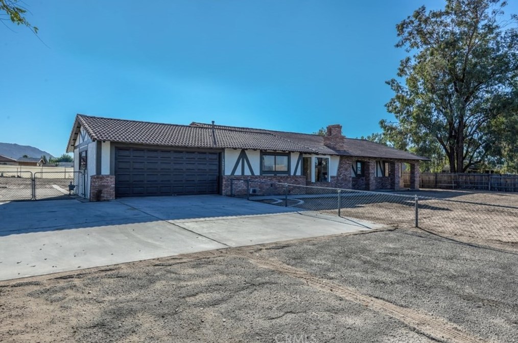 16805 Walpi Rd, Apple Valley, CA 92307-1832