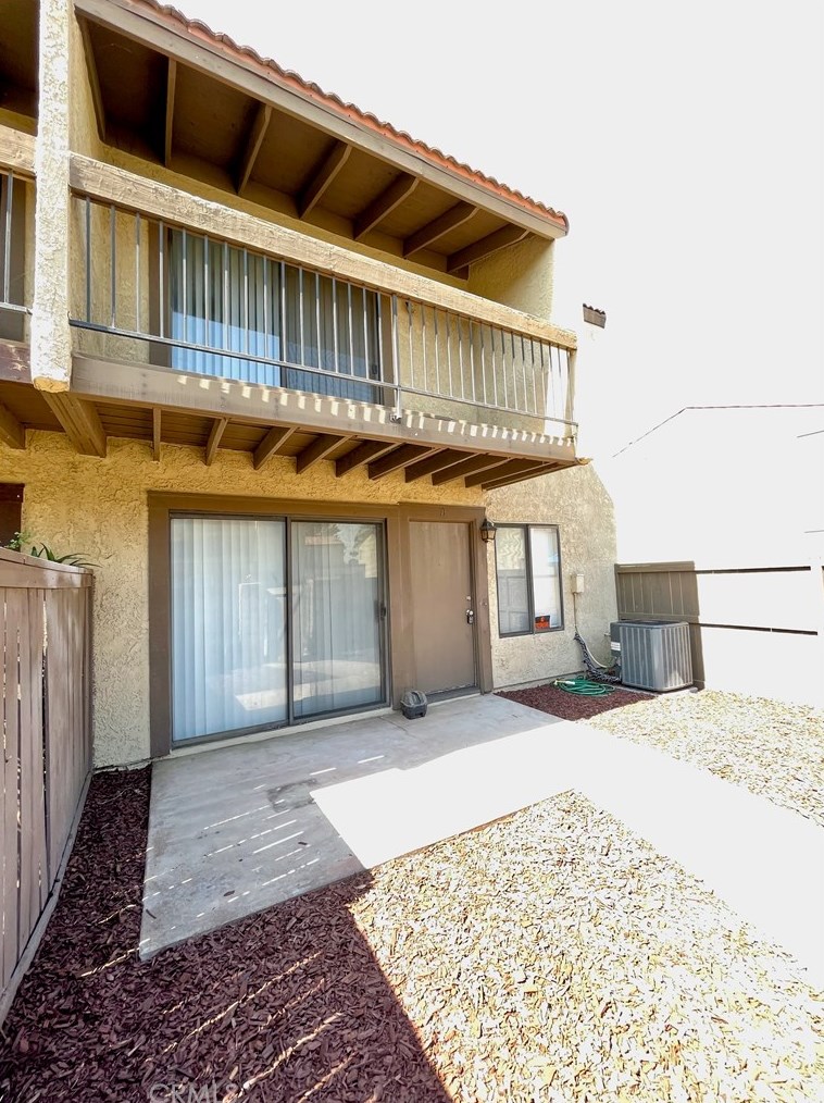 9298 Citrus Ave, Fontana, CA 92335-5581