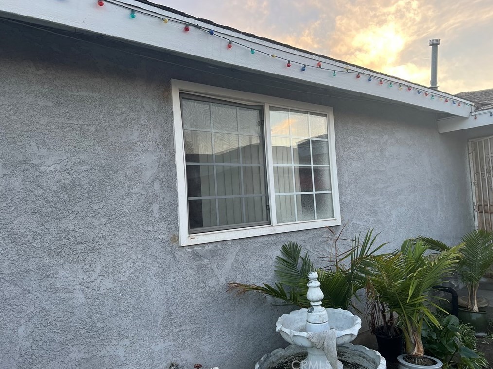 8129 Crockett Blvd, Los Angeles, CA 90001-3524