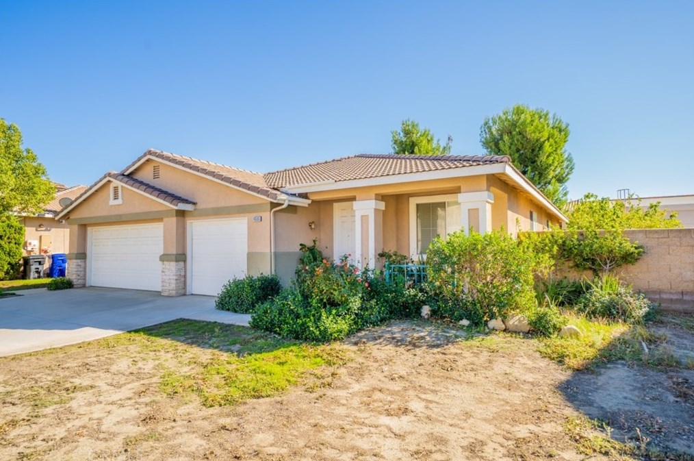 14565 Arizona St, Fontana, CA 92336-0807