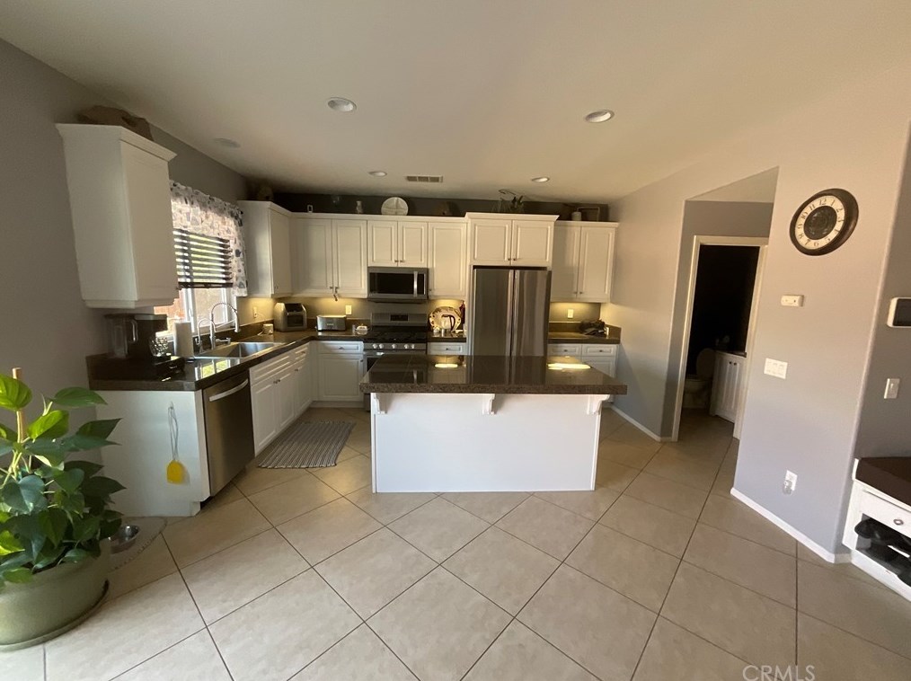 1005 Garrett Way, San Jacinto, CA 92583