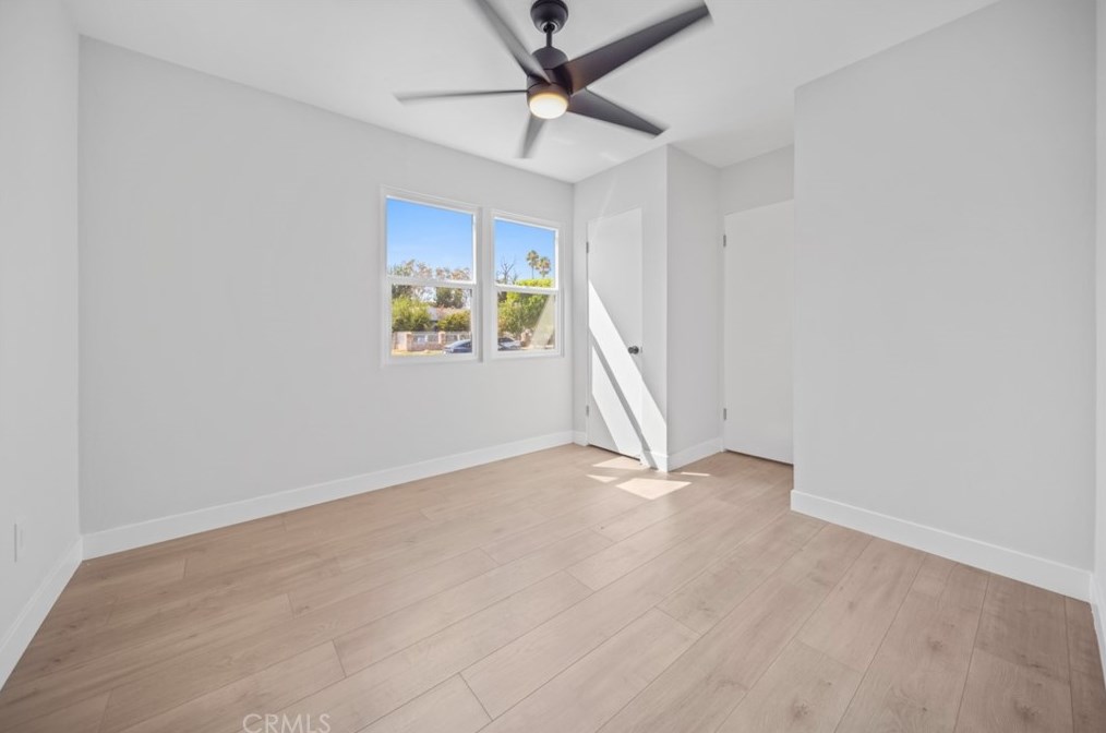 8018 Hesperia Ave, Los Angeles CA  91335-1413 exterior