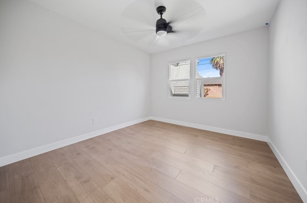 8018 Hesperia Ave, Los Angeles CA  91335-1413 exterior