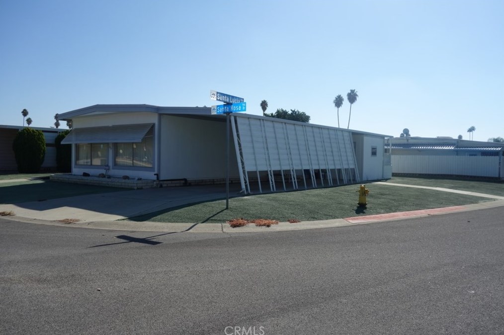 700 Santa Rosa Dr, Hemet, CA 92543-6816