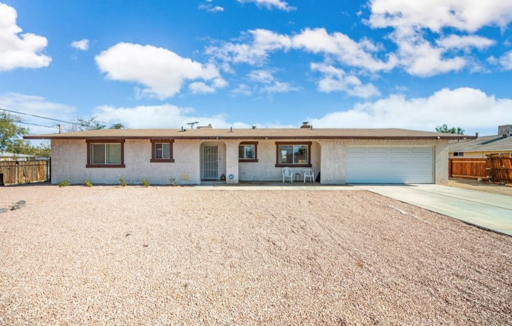 13265 Lakota Rd, Apple Valley, CA 92308-6486