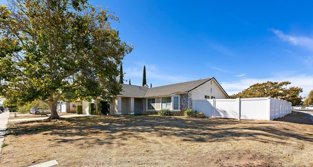 6920 11th Ave, Hesperia, CA 92345-8596