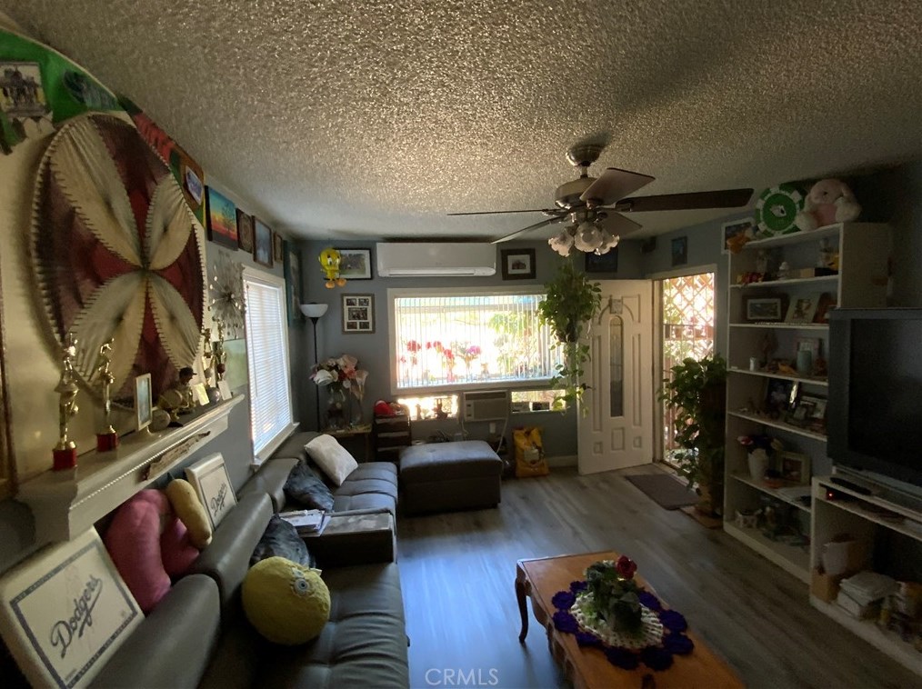 13080 Desmond St, Los Angeles CA  91331-1025 exterior