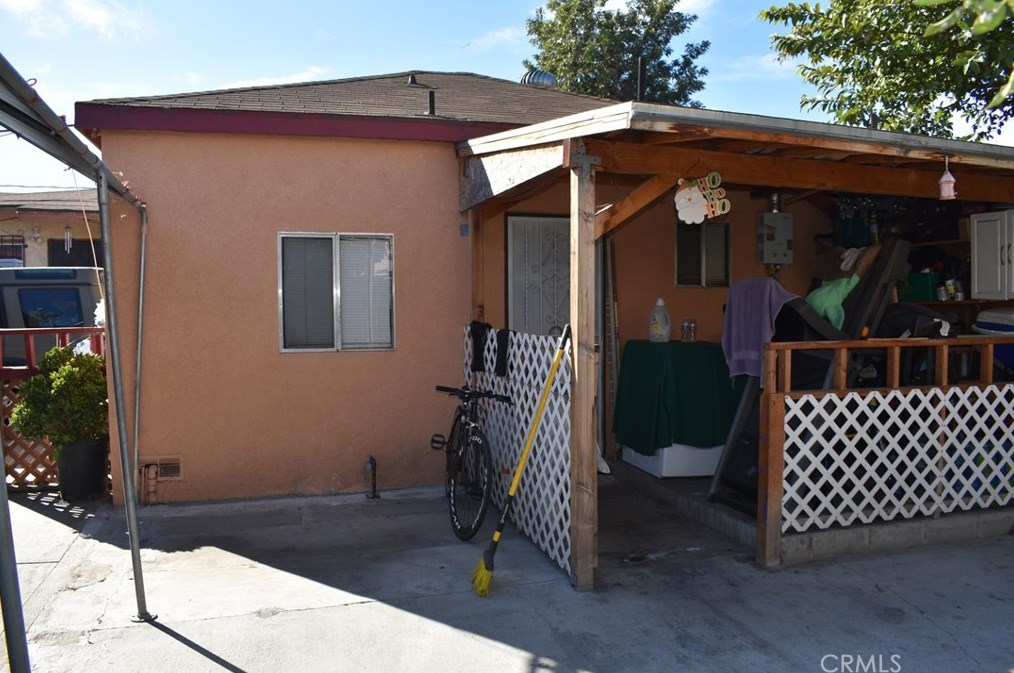 919 Santa Fe Ave, Compton CA  90221-2014 exterior