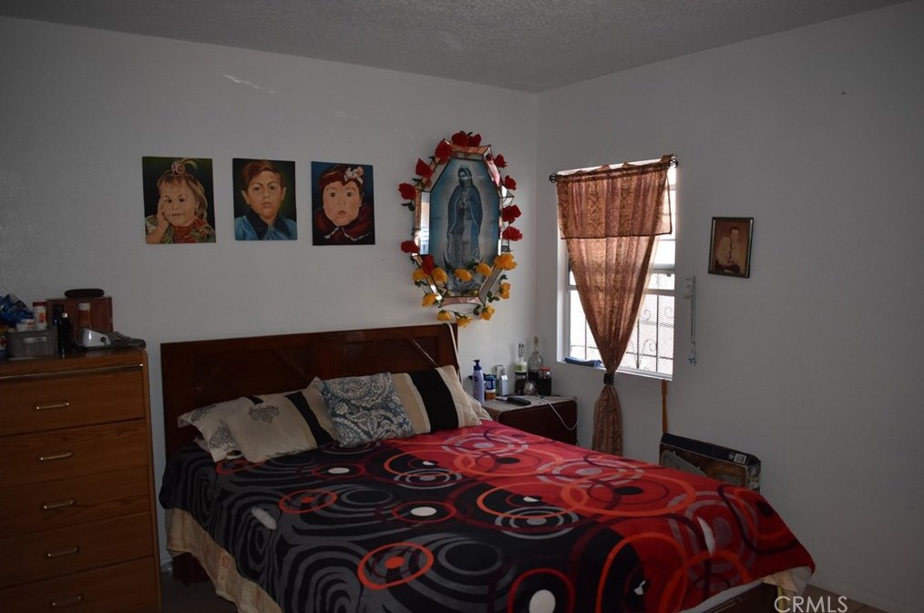 919 Santa Fe Ave, Compton CA  90221-2014 exterior