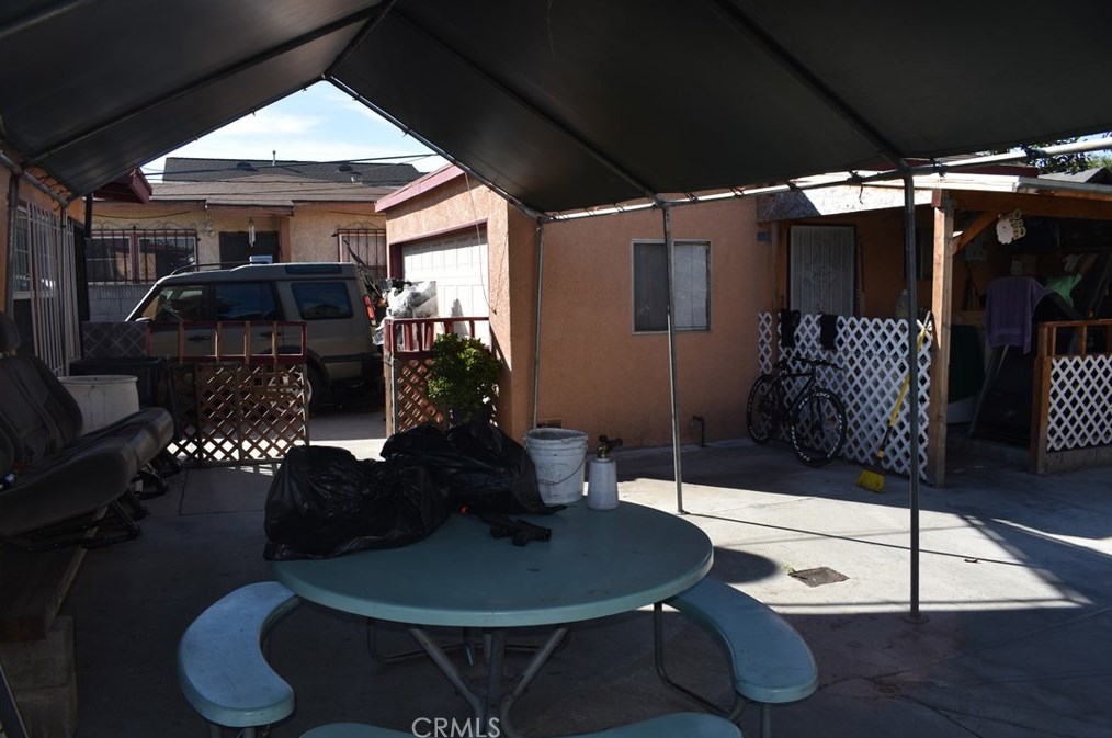 919 Santa Fe Ave, Compton CA  90221-2014 exterior