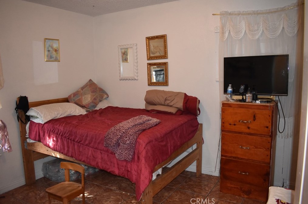 919 Santa Fe Ave, Compton CA  90221-2014 exterior