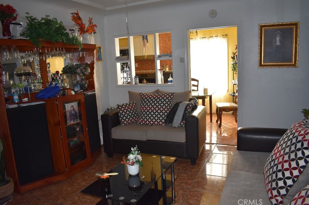 919 Santa Fe Ave, Compton CA  90221-2014 exterior