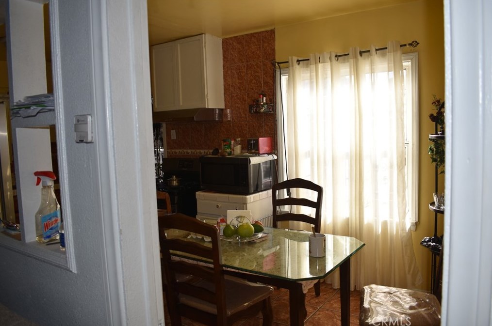 919 Santa Fe Ave, Compton CA  90221-2014 exterior