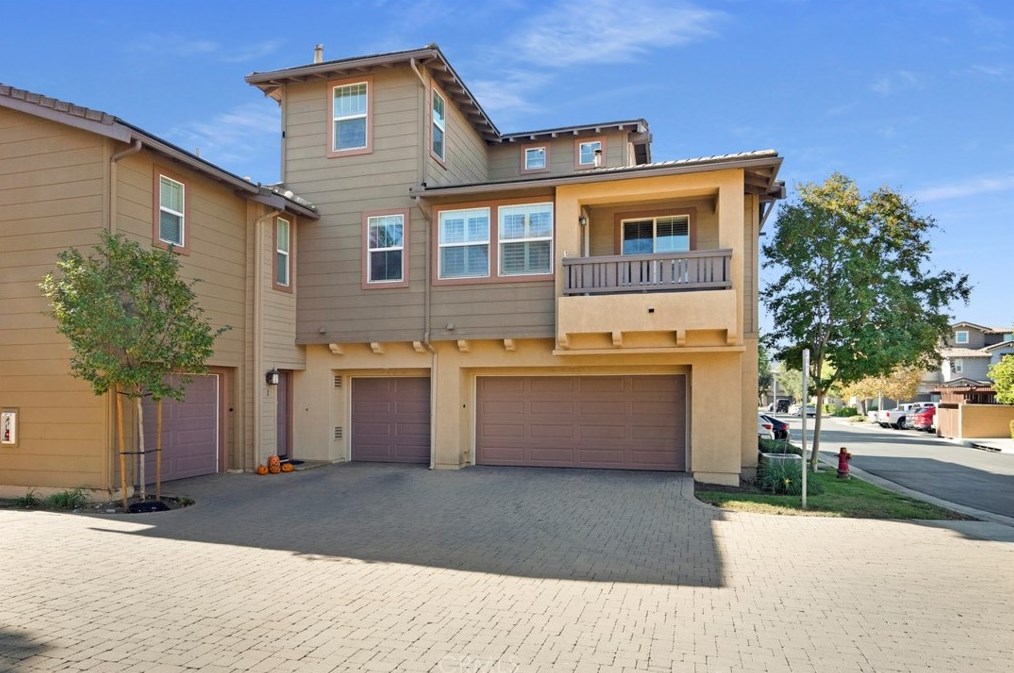 24868 Ambervalley Ave, Murrieta, CA 92562-7529
