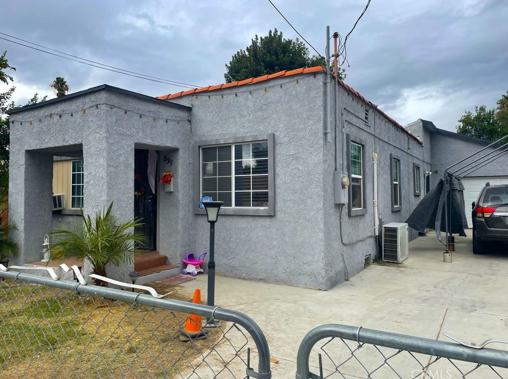 839 W G St, Colton, CA 92324