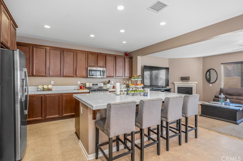 547 W Mesa Ave, Rialto, CA 92376