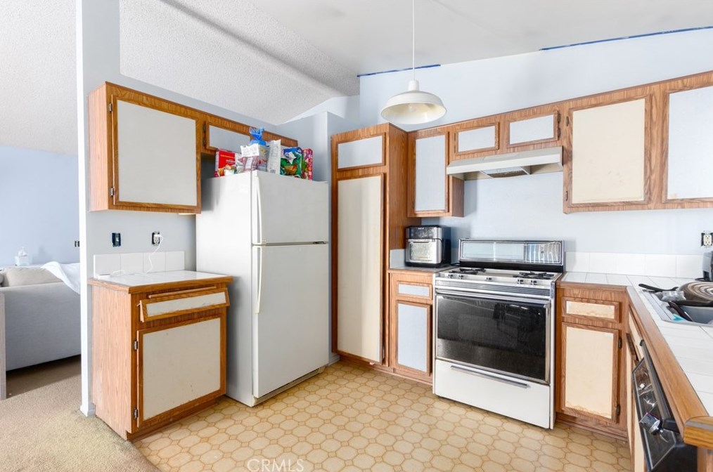27391 Rustic Ln, Highland, CA 92346-3766