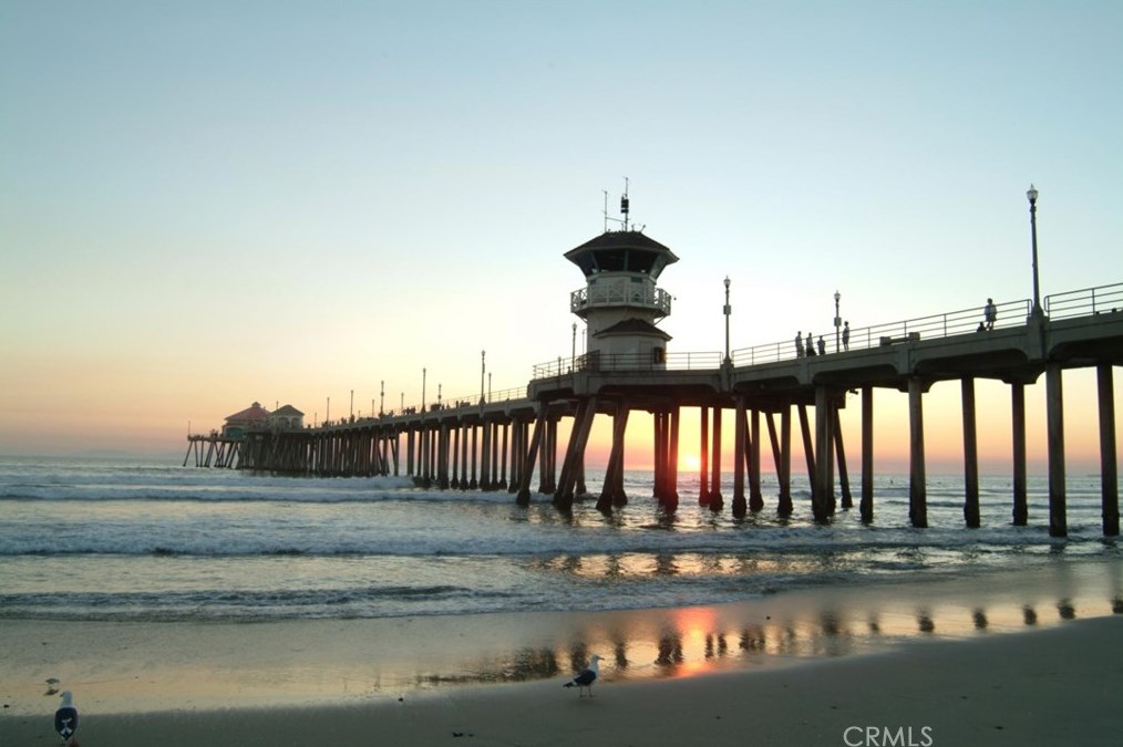 20701 Beach Blvd, Huntington Beach CA  92648-4908 exterior