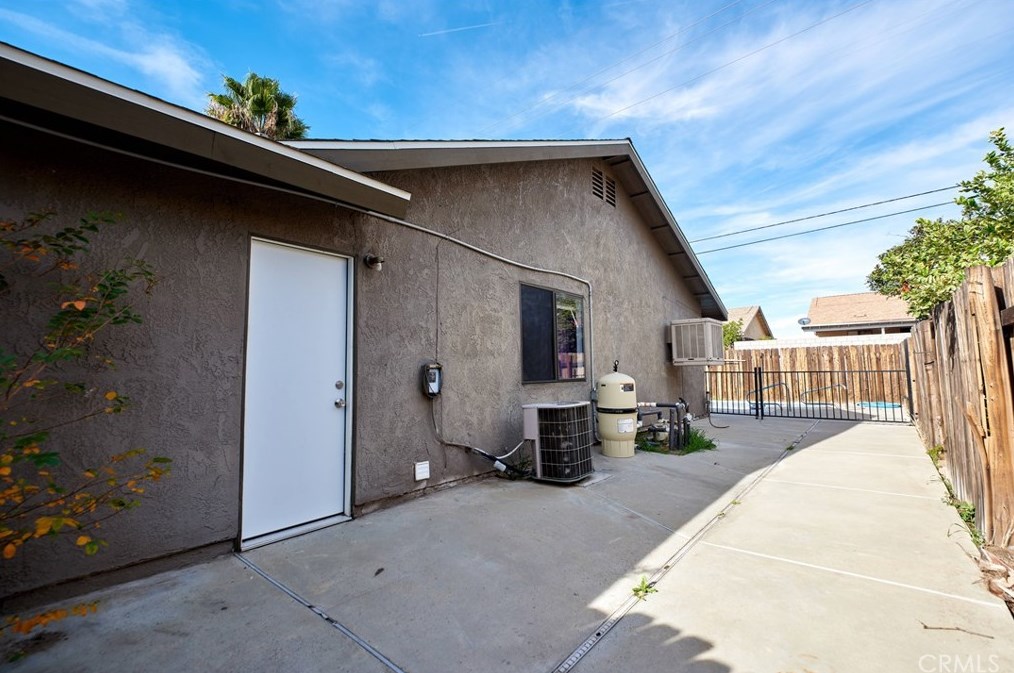 25760 Rancho Lucero Dr, Moreno Valley CA  92551-7052 exterior