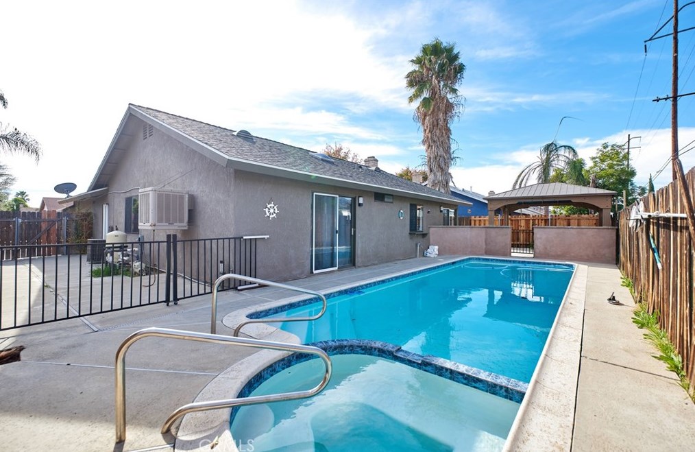 25760 Rancho Lucero Dr, Moreno Valley CA  92551-7052 exterior