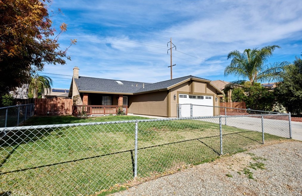 25760 Rancho Lucero Dr, Moreno Valley CA  92551-7052 exterior