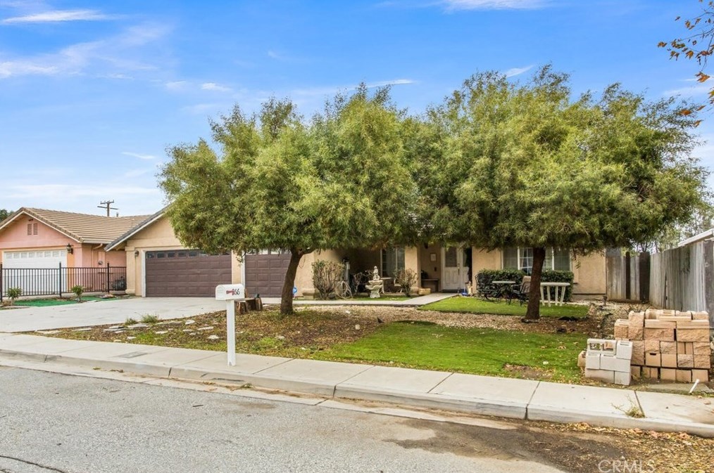 966 Allen St, Banning, CA 92220-2706
