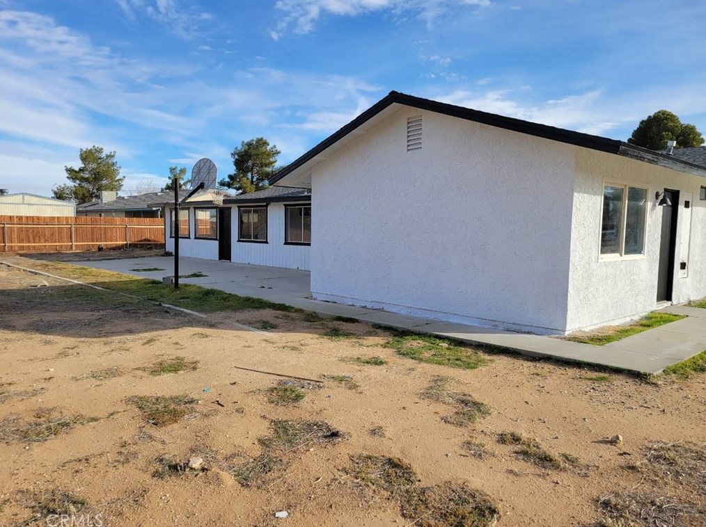 12786 Standing Bear Rd, Apple Valley CA  92308-4719 exterior
