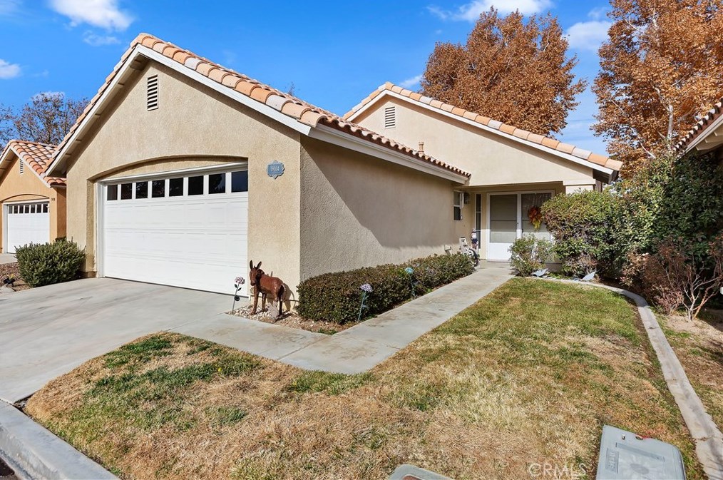 19104 Pine Way, Apple Valley, CA 92308