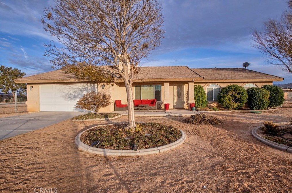 10879 Saratoga Rd, Apple Valley, CA 92308-7910