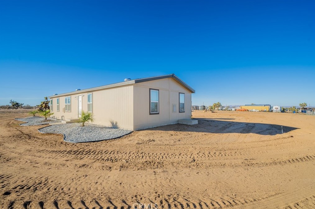 7524 Solano Rd, Phelan, CA 92371-4292