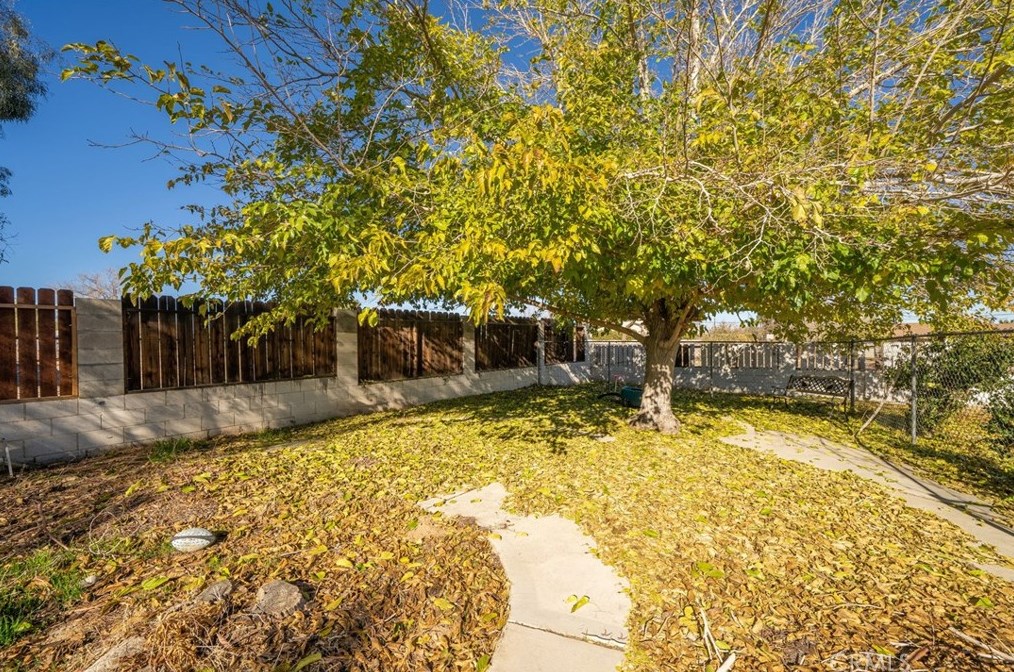 14854 Willow St, Hesperia CA  92345-2740 exterior