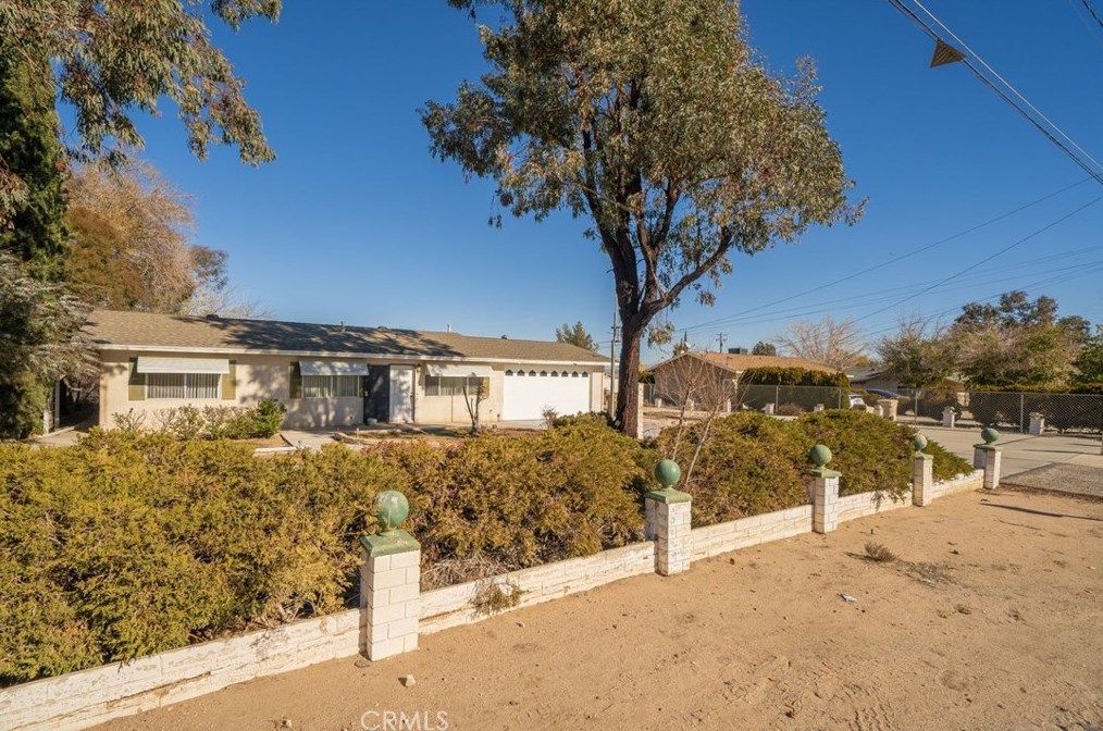 14854 Willow St, Hesperia CA  92345-2740 exterior