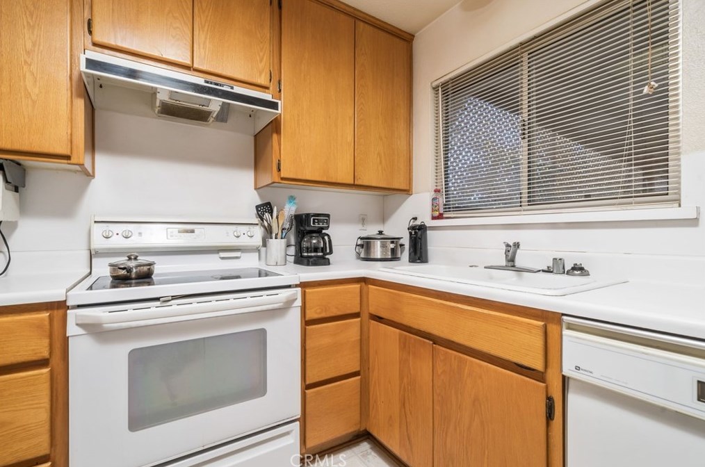 14854 Willow St, Hesperia CA  92345-2740 exterior