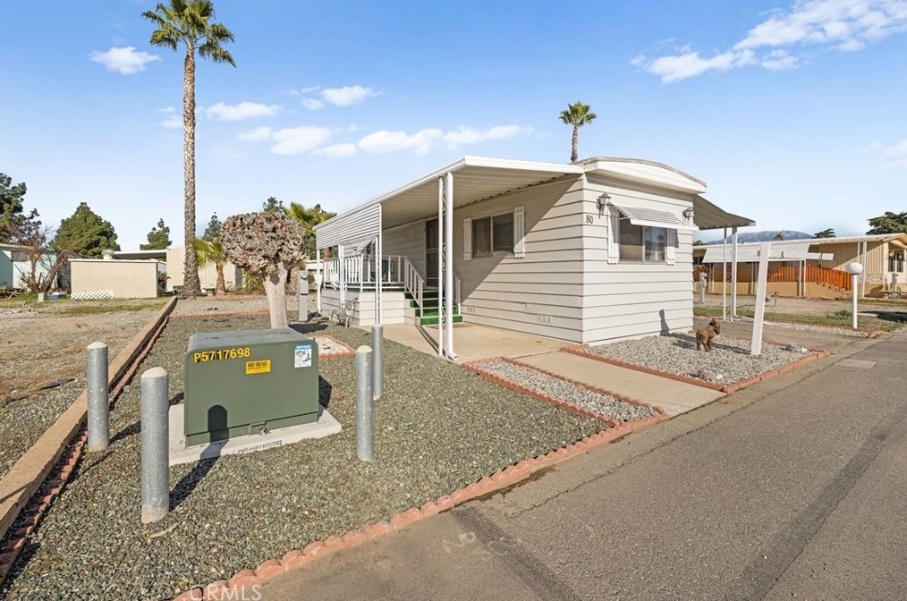 725 W Thornton Ave #80, Hemet, CA 92543
